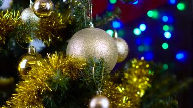 Noel ağacı ışıkları şömine önünde ile dekore edilmiş