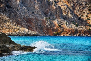 köpük dalgalar sıçrama