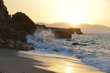 köpük dalgalar sıçrama