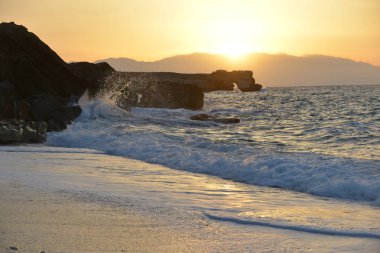 köpük dalgalar sıçrama