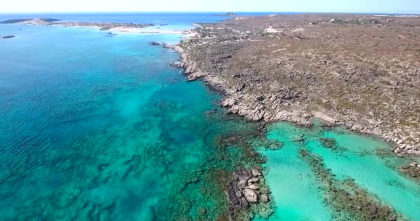 Prachtig uitzicht op de blauwe strand van Elafonissi op Kreta — Stockvideo