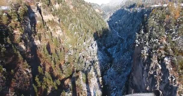 Όμορφη οδογέφυρα στην Ελβετία, αεροφωτογραφία — Αρχείο Βίντεο