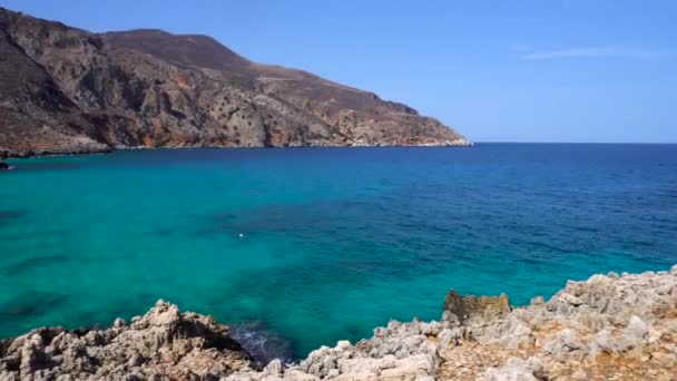 Praia bonita com água azul — Vídeo de Stock