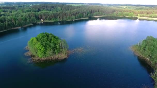 Veduta aerea del bellissimo lago — Video Stock