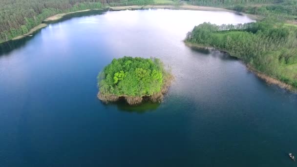 Vista aérea del hermoso lago — Vídeo de stock