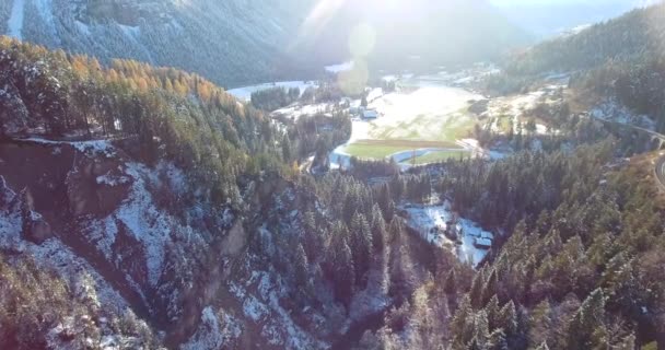 Wunderschönes Viadukt in der Schweiz, Luftaufnahme — Stockvideo