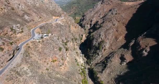 Garganta profunda en las montañas en Creta — Vídeo de stock