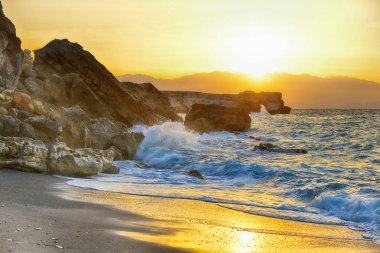 Dalgalar sıçrama de taşlar 