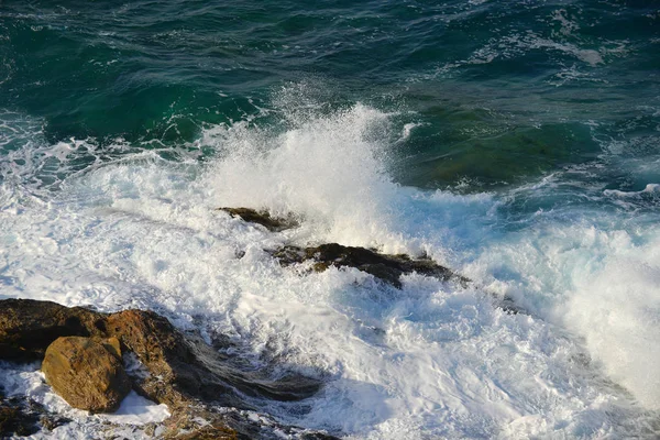 Onde spruzzi di pietre — Foto Stock