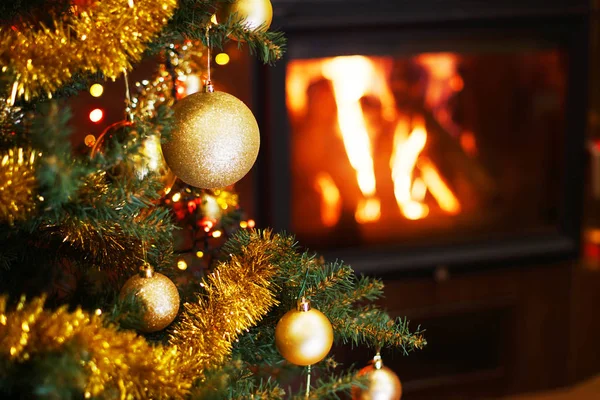 Kerstboom in interieur — Stockfoto