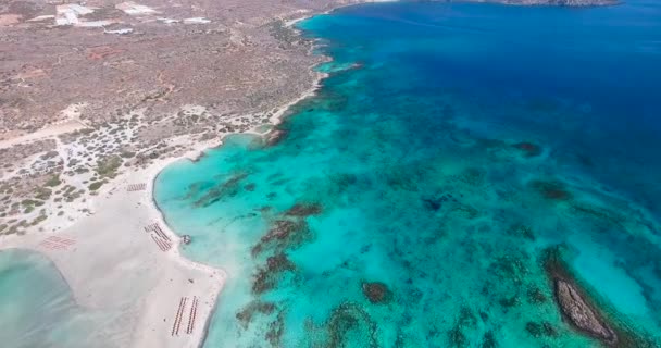 Мбаппе вид на голубой пляж Элафисси на Крите — стоковое видео