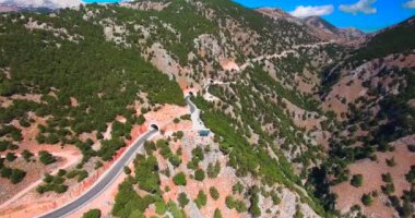 uçan yılan gibi yol yukarıda