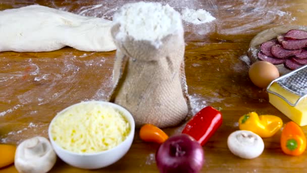 Prepearing dough for homemade pizza — Stock Video