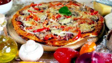 taze pişmiş ev yapımı pizza