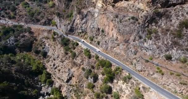 Carretera en las montañas en Creta Grecia — Vídeos de Stock