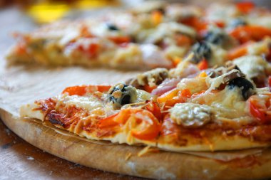  farklı malzemelerle pizza