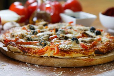  farklı malzemelerle pizza