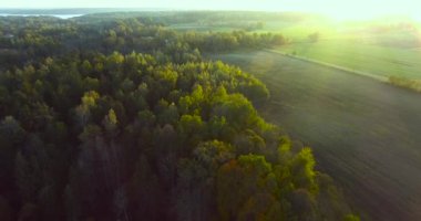 uçan alanlarda güzel akşam yukarıda