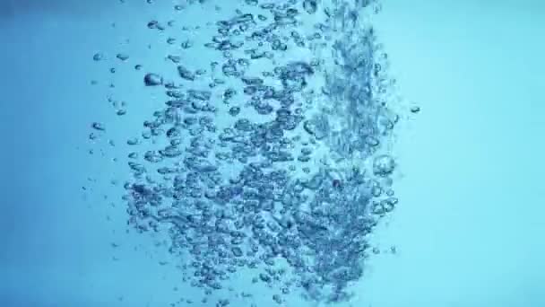 Пузырьки в замедленной воде — стоковое видео