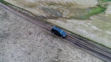 SUV offroad araç, under