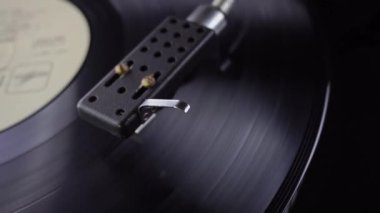 Eski vinil pikap müzik çalma