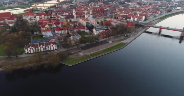 Vista aérea da cidade velha da cidade em evenenig — Vídeo de Stock