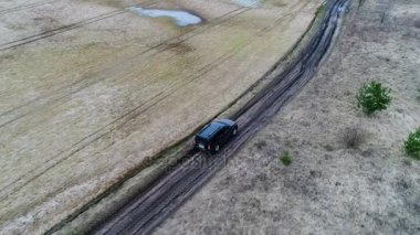 SUV offroad araç, under