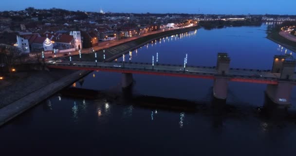 Gece şehir, eski şehrin havadan görünümü — Stok video