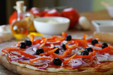  farklı malzemelerle pizza