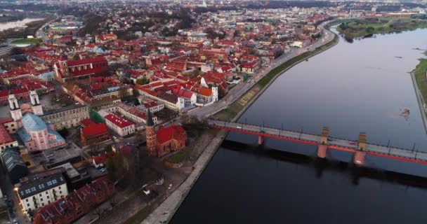 Вид з повітря на старе місто на Evenenig — стокове відео