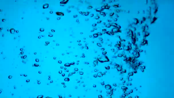 Bubbels in water slow motion — Stockvideo