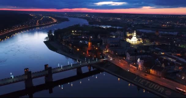 Vista aérea da cidade velha da cidade à noite — Vídeo de Stock