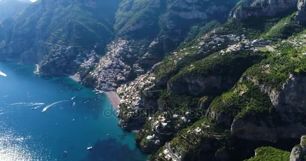 イタリアのAmalfi CoastでPositanoを超える美しいフライト — ストック動画