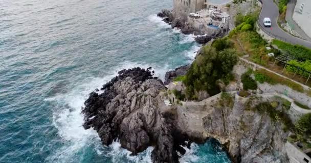 Mooie luchtfoto van de Amalfikust in Italië — Stockvideo