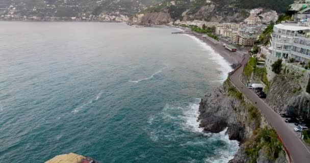 Bela vista aérea da costa de Amalfi em itália — Vídeo de Stock