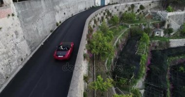 kırmızı spor Cabrio araba Amalfi coast için yapılan taşıma