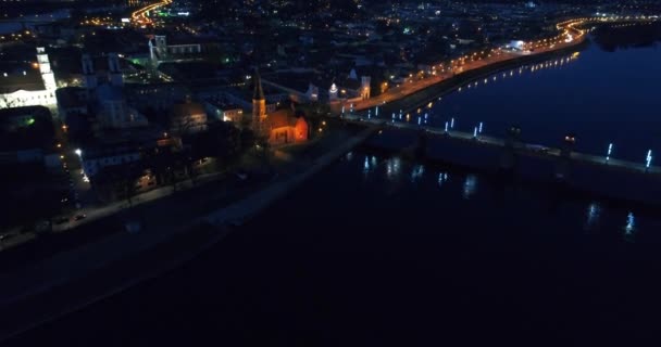 Vista aérea del casco antiguo de la ciudad por la noche — Vídeo de stock