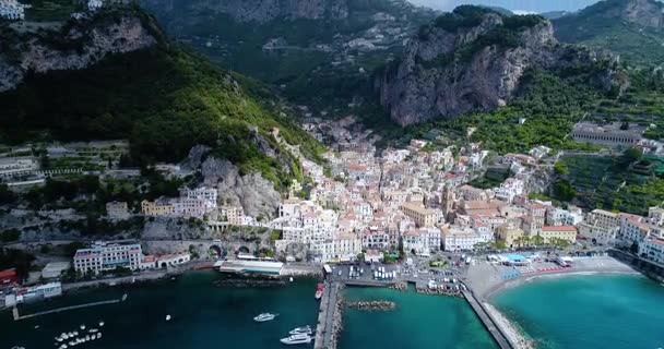 Belo voo sobre Amalfi na Itália — Vídeo de Stock