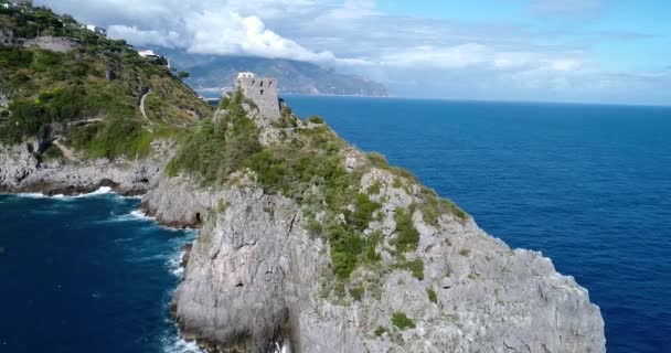 Αεροφωτογραφία του όμορφη ακτή Αμάλφι στη Νότια Ιταλία — Αρχείο Βίντεο