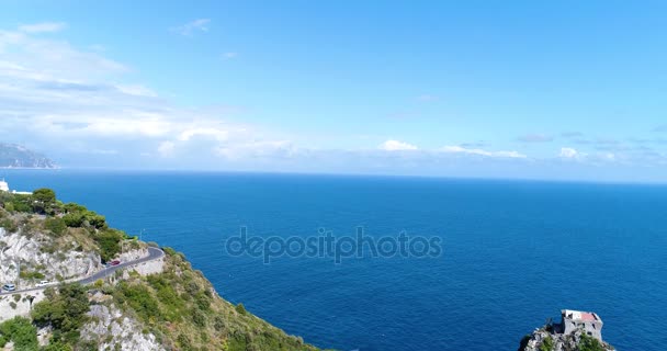 Luchtfoto van prachtige Amalfikust van Zuid-Italië — Stockvideo