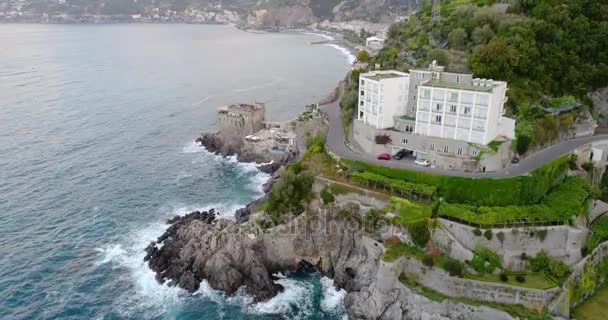 Krásný letecký pohled na pobřeží Amalfi v Itálii — Stock video