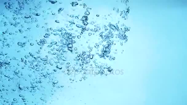 Φυσαλίδες σε αργή κίνηση του νερού — Αρχείο Βίντεο