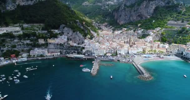 Prachtige vlucht over Amalfi at Italië — Stockvideo