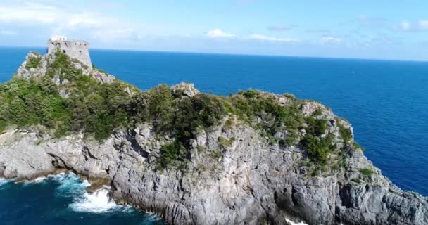 Vista aerea della bellissima costa amalfitana del sud Italia — Video Stock