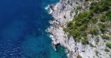 Capri Adası'nın havadan görünümü