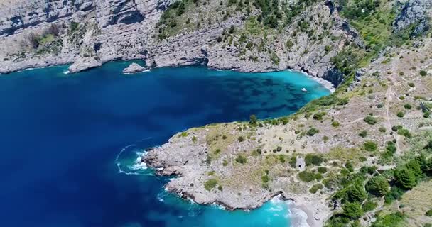 Horským panorama pobřeží amalfi v Itálii — Stock video