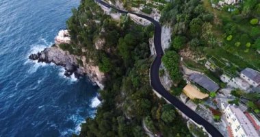 kırmızı spor Cabrio araba Amalfi coast için yapılan taşıma
