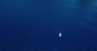 Capri Adası'nın havadan görünümü