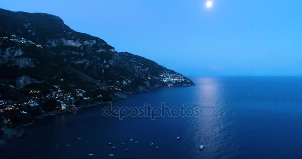 Gyönyörű repülés a Positano felett Amalfi partjainál Olaszországban — Stock videók