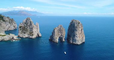 Capri Adası'nın havadan görünümü